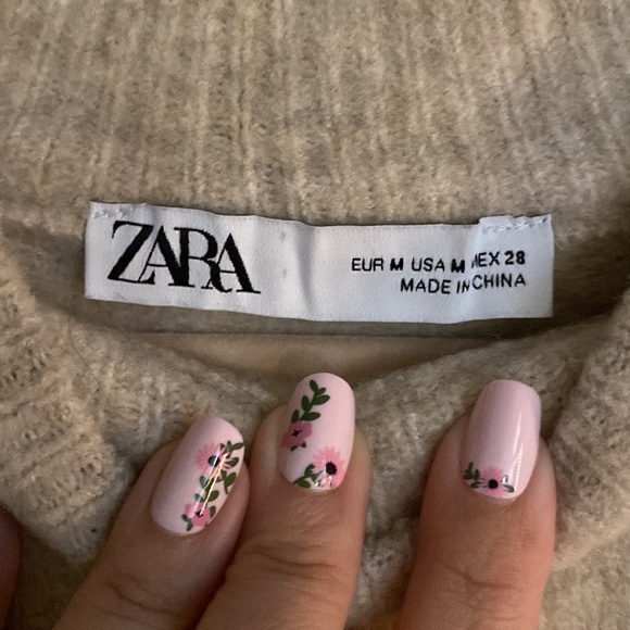 NWOT ZARA RUFFLED COLLARED SWEATER SIZE M - Picture 4 of 6